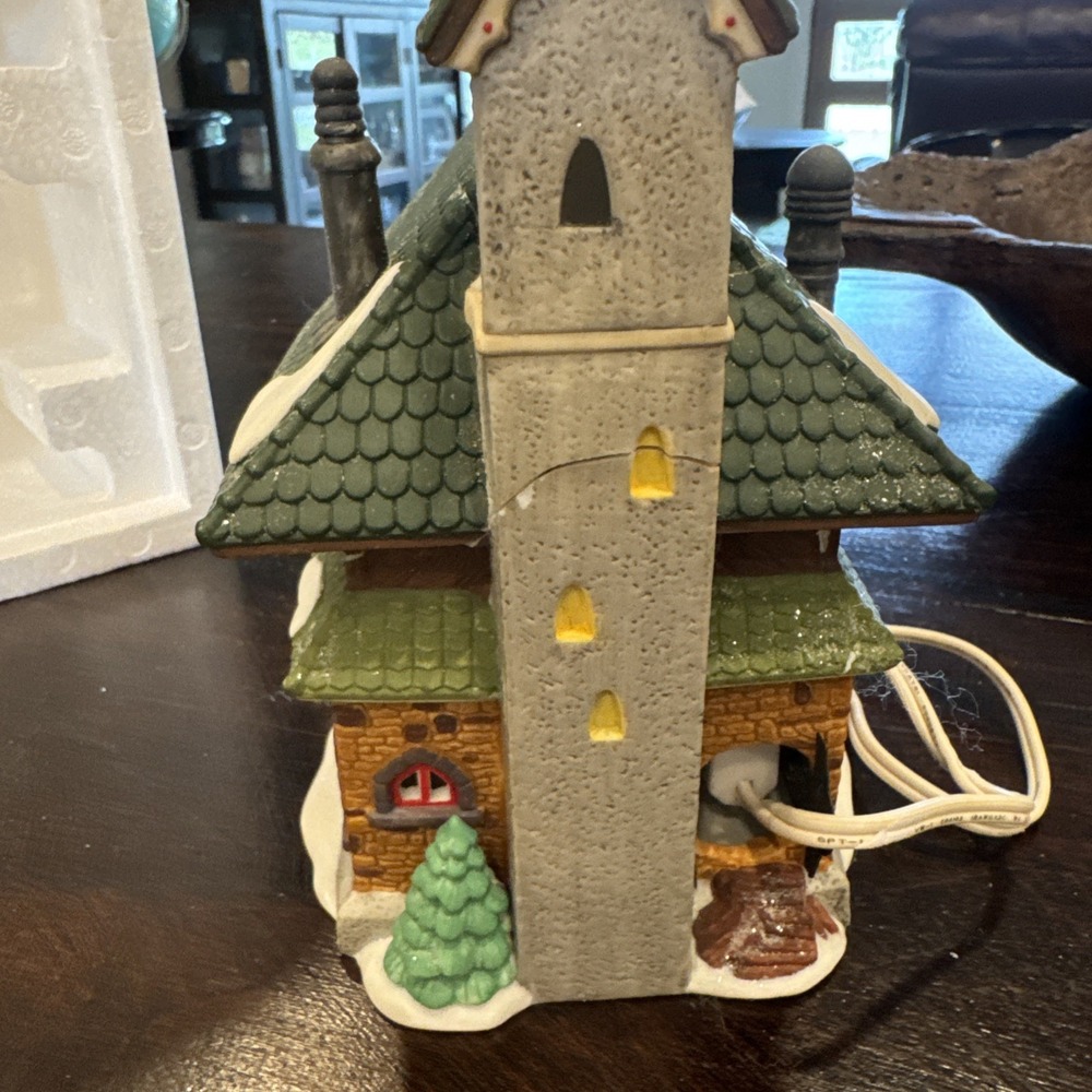 Dept 56 1993 Heritage Village North Pole Series North Pole Chapel 5626-0 DAMAGED - Picture 10 of 10